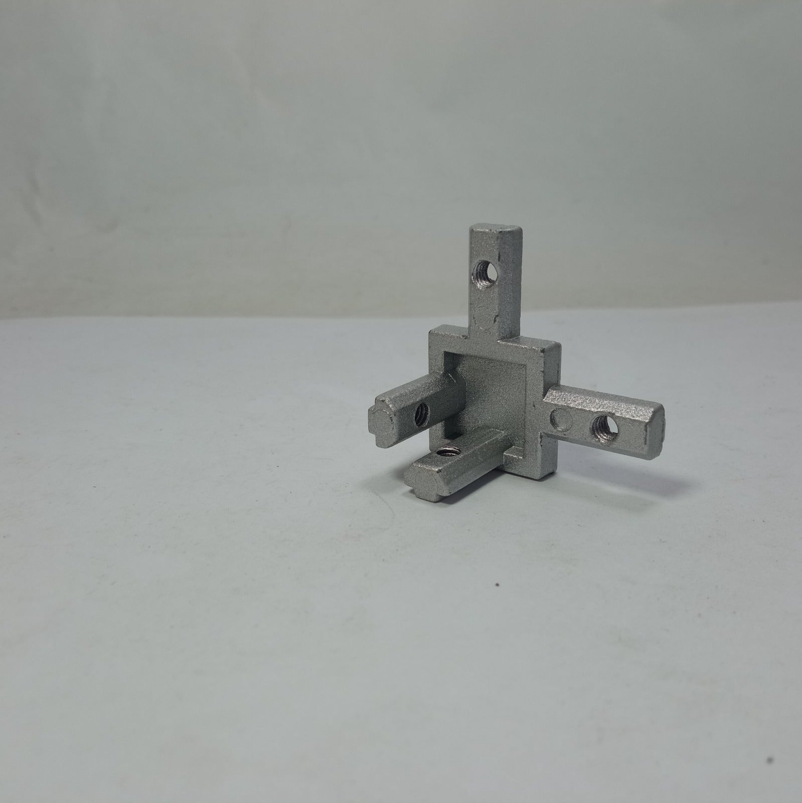 3-Way End Corner Bracket Connector in Pakistan - 20x20 thumbnail 5