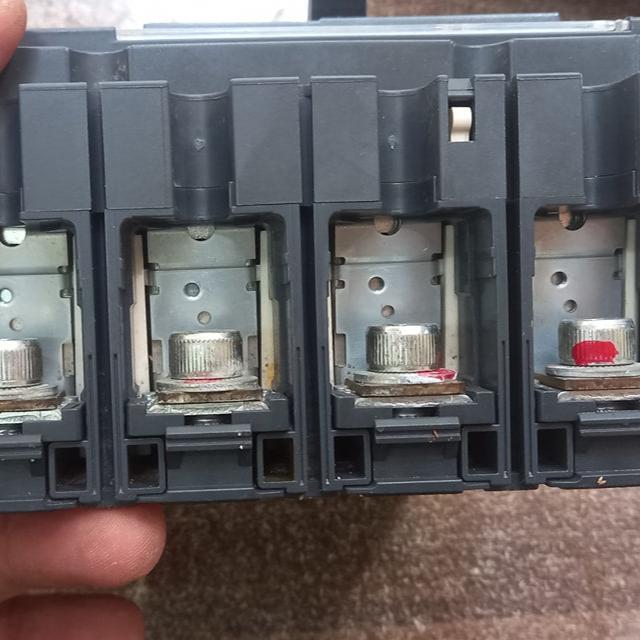 Schneider NSX 250F 4pol 250A MCCB Circuit Breaker USED in Pakistan - 630A thumbnail 3