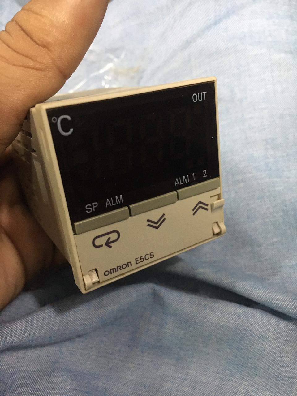 OMRON E5CS-RPU-W Temperture Controller in Pakistan