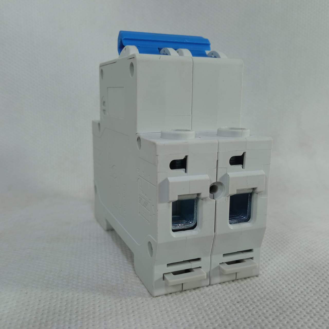 AC Circuit Breaker 2P Tense 400V in Pakistan - 32A thumbnail 4