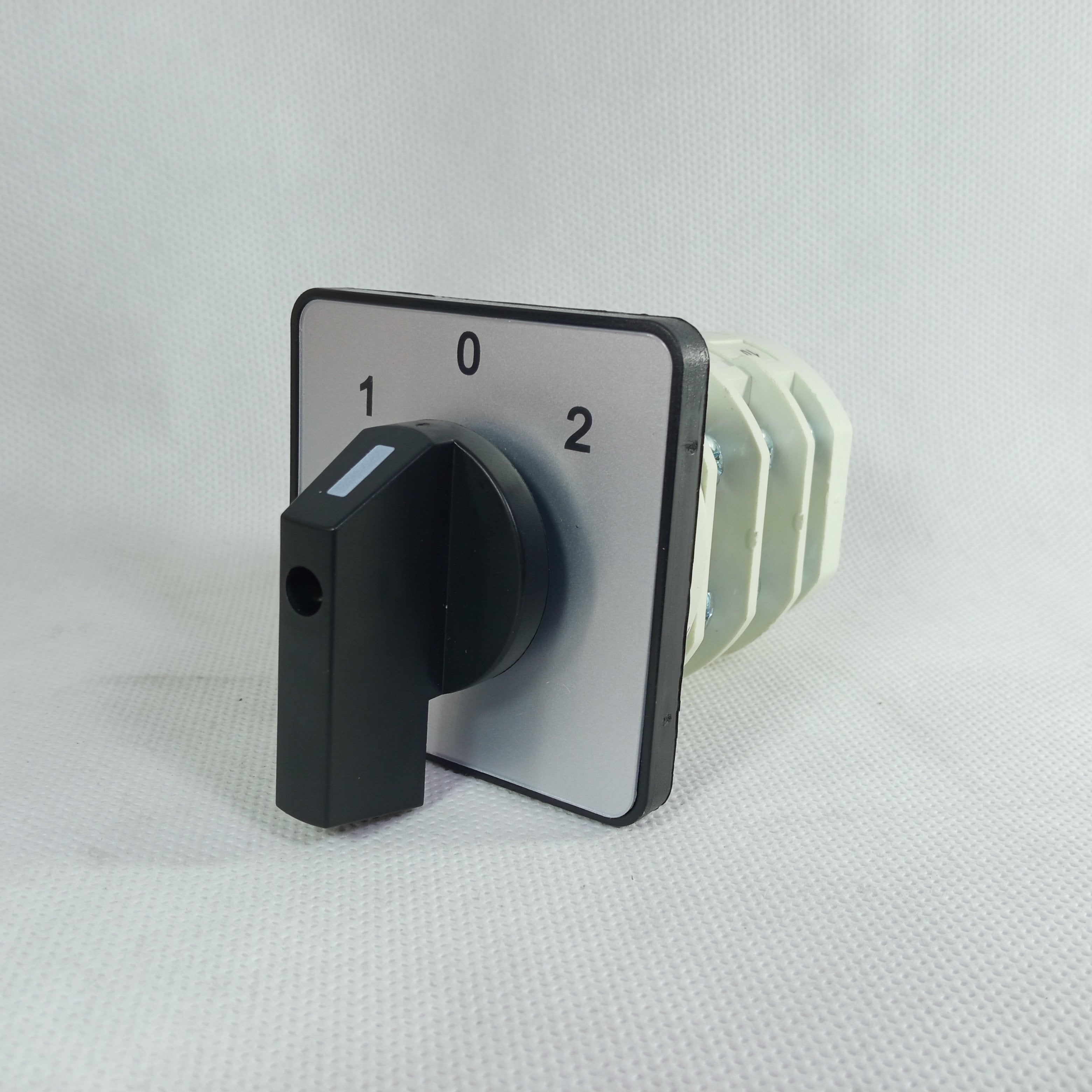 BRETER Cam Switch 1-0-2 Position Rotary Changeover Switches in Pakistan - 50A/3 thumbnail 3