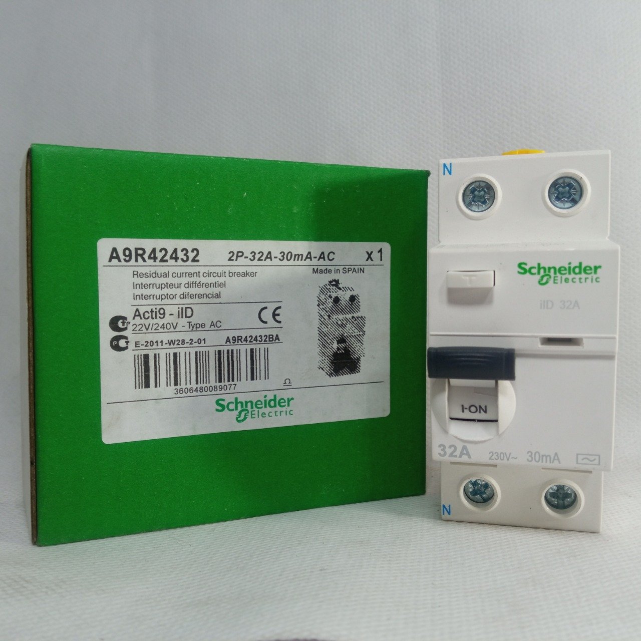 Schneider AC Circuit Breaker ELCB in Pakistan - 2 Pole / 32A