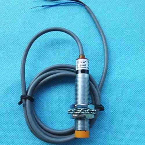 Omron Inductive Proximity Sensor Switch E2E-X5ME1 in Pakistan - 8mm