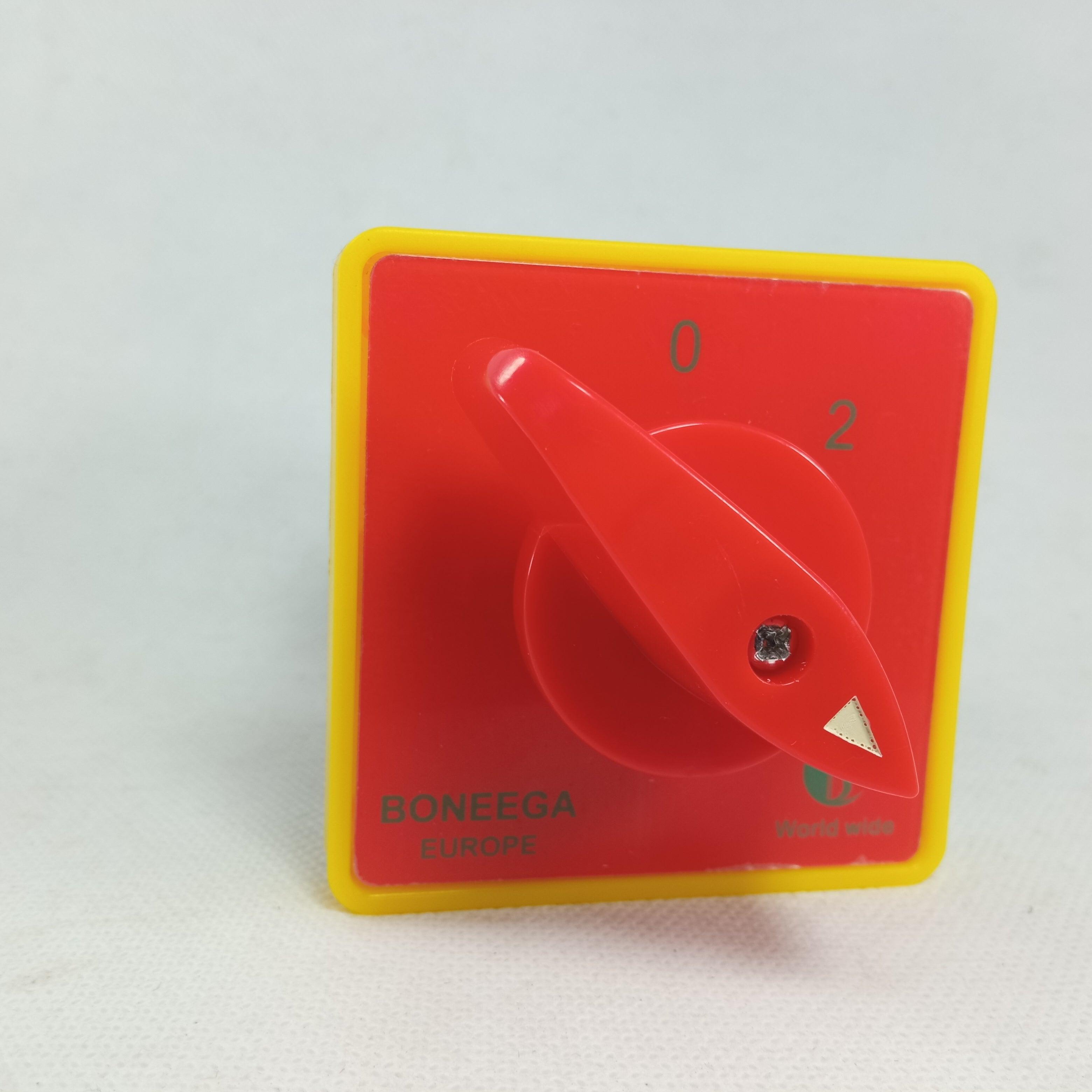 Boneega Rotary Changeover Switch 2 3 4 Pole 1-0-2 in Pakistan - 40A / 2 Pole thumbnail 6